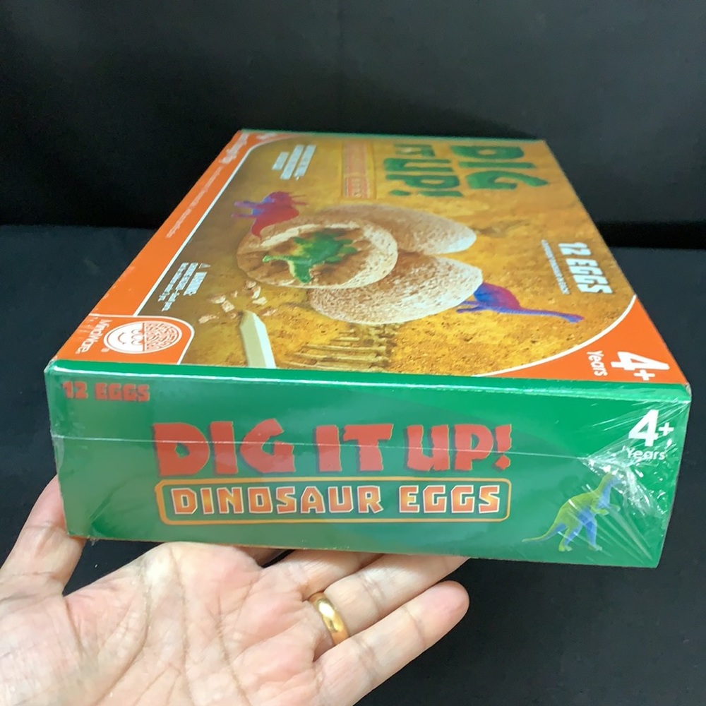 Dig it up 12 eggs a different dinosaur in each - Picture 9 of 16